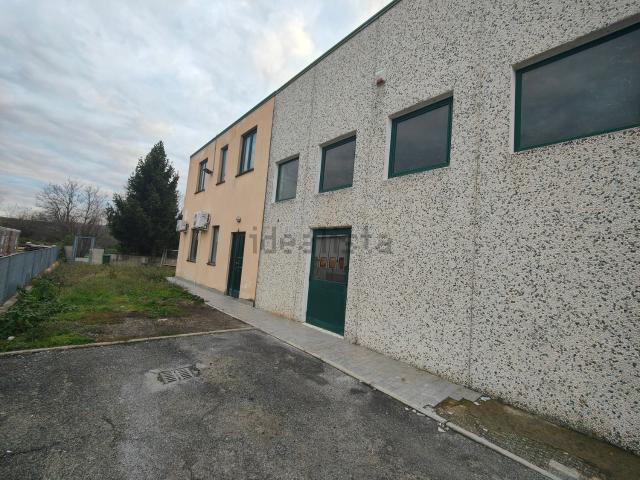 Capannone in affitto di 620 m² in Via Della Miniera
