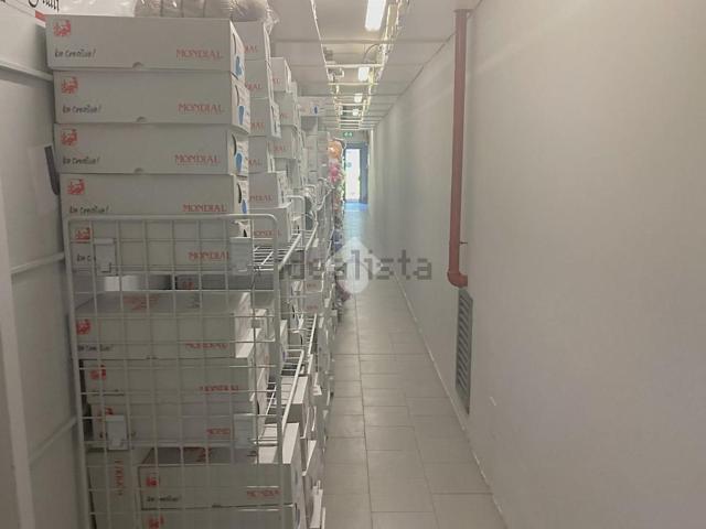 Capannone in affitto di 621 m² in Viale Stelvio, 226