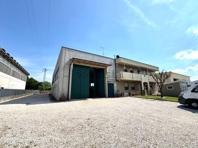 Capannone in affitto di 625 m² in Via Ponticelli, 48