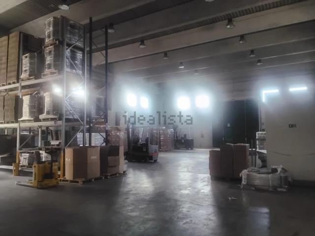 Capannone in affitto di 630 m²