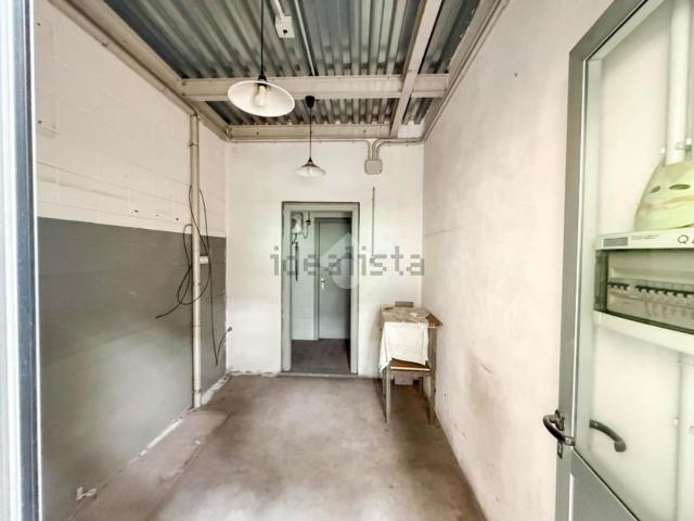 Capannone in affitto di 630 m²