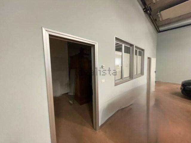 Capannone in affitto di 640 m²
