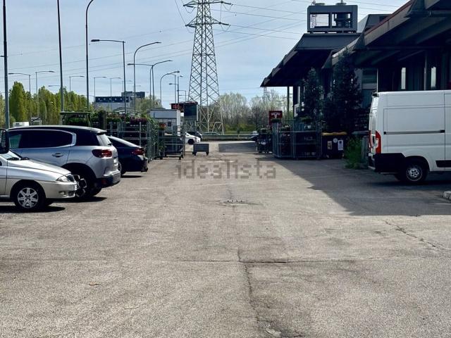 Capannone in affitto di 640 m²