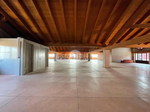 Capannone in affitto di 640 m² in Via A. Pacinotti, 121