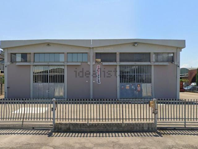 Capannone in affitto di 645 m² in Via della Pace, 5