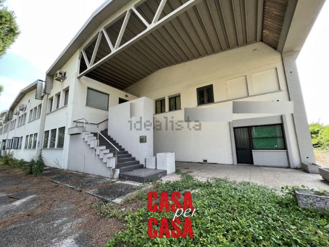 Capannone in affitto di 6500 m² in Via Atheste