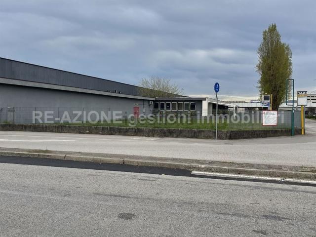 Capannone in affitto di 6500 m² in Viale del Lavoro