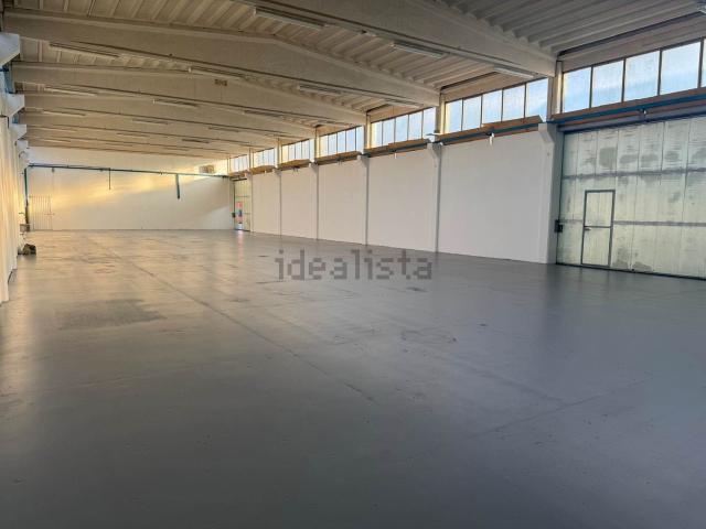 Capannone in affitto di 650 m²