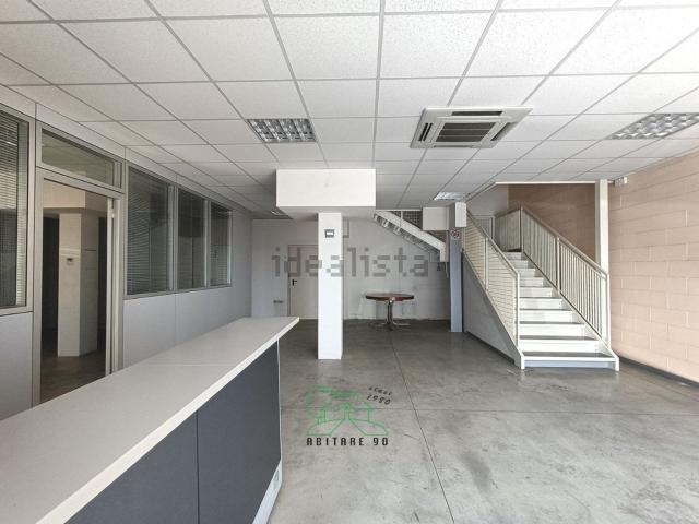 Capannone in affitto di 650 m² in Via Fragheto