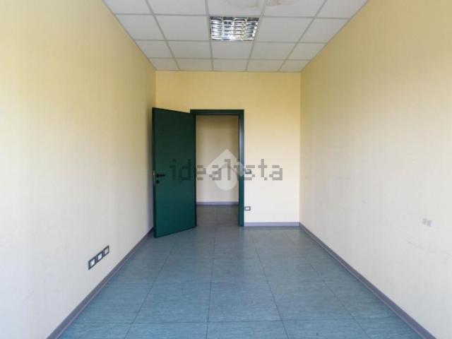 Capannone in affitto di 650 m² in Via Sandro Pertini, 18
