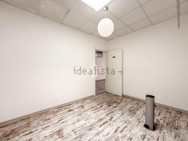 Capannone in affitto di 65 m² in Via Vittorio Arici, 42