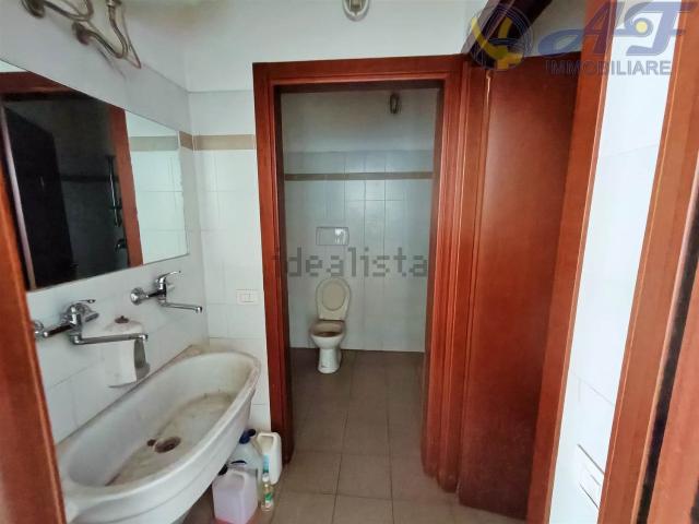 Capannone in affitto di 660 m²