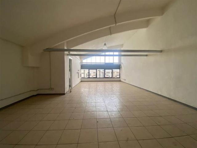 Capannone in affitto di 660 m²