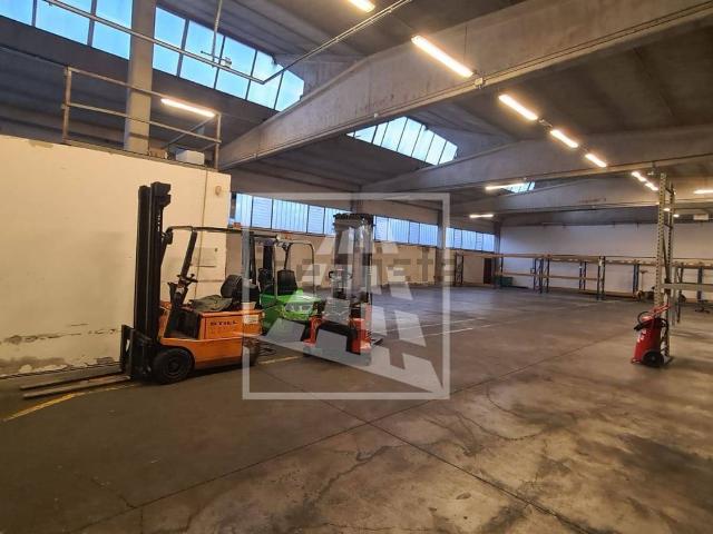 Capannone in affitto di 663 m² in Via Felice Casorati, 8