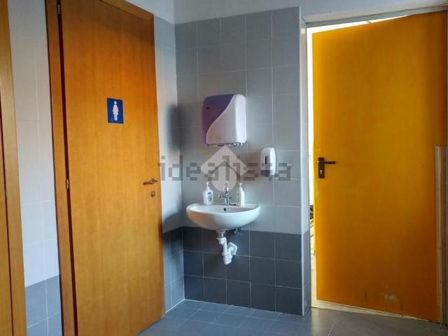 Capannone in affitto di 670 m² in Via Ponticello, 43