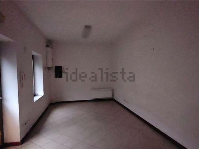 Capannone in affitto di 680 m²
