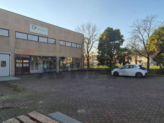 Capannone in affitto di 680 m² in Via Modena, 267