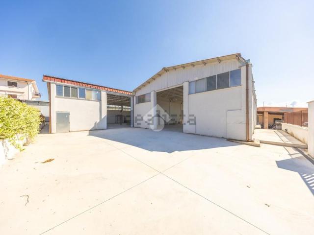 Capannone in affitto di 680 m² in Via Massa di San Giuliano