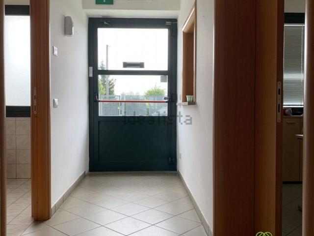 Capannone in affitto di 680 m² in Via Repubblica