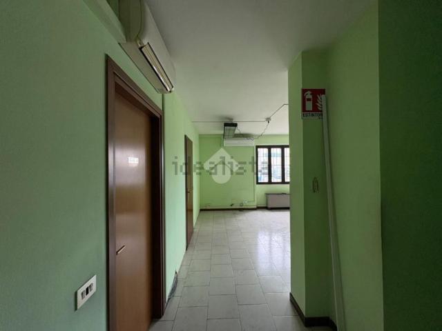 Capannone in affitto di 681 m² in Via Gavardina di Sopra, 42
