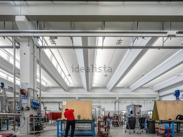 Capannone in affitto di 7000 m² in Via Feltrina Sud, 172