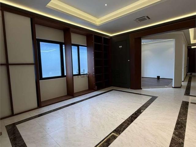 Capannone in affitto di 7000 m² in Via Lombardia, 10