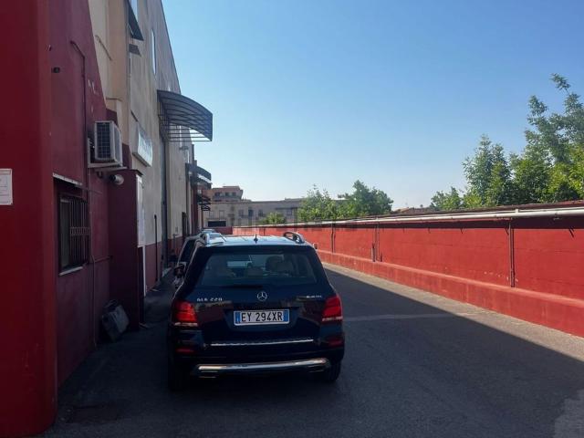 Capannone in affitto di 700 m² in Via Bugnano