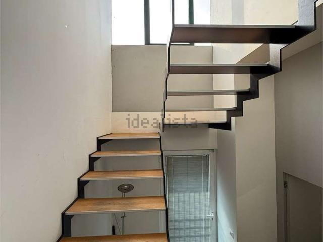 Capannone in affitto di 700 m² in Via della Tecnica