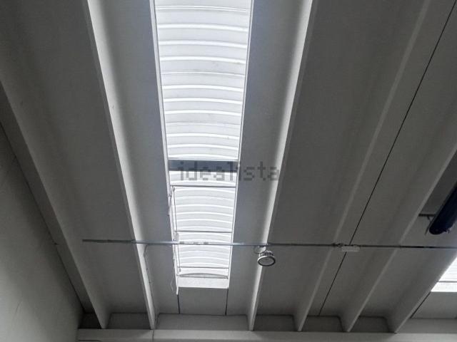 Capannone in affitto di 700 m² in Via Lago di Levico