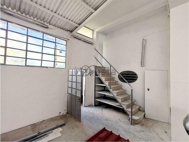 Capannone in affitto di 700 m² in Via Picciorana