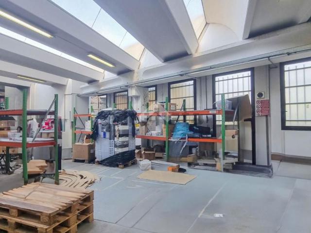 Capannone in affitto di 700 m² in Via Privata Europa, 6