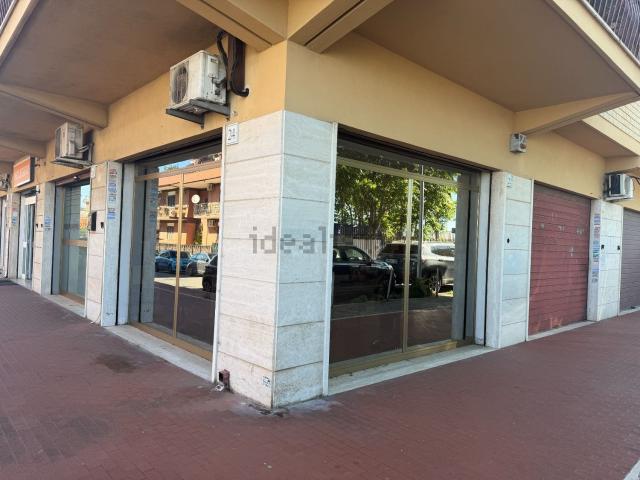 Capannone in affitto di 70 m² in Via Conflenti, 22
