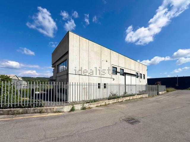 Capannone in affitto di 715 m² in Via Budellone, 2