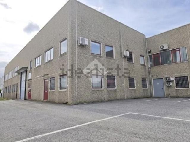 Capannone in affitto di 720 m² in Via Circonvallazione, 186
