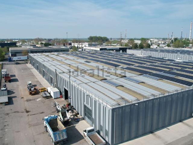 Capannone in affitto di 730 m² in Via Francesco Luigi Ferrari, 15