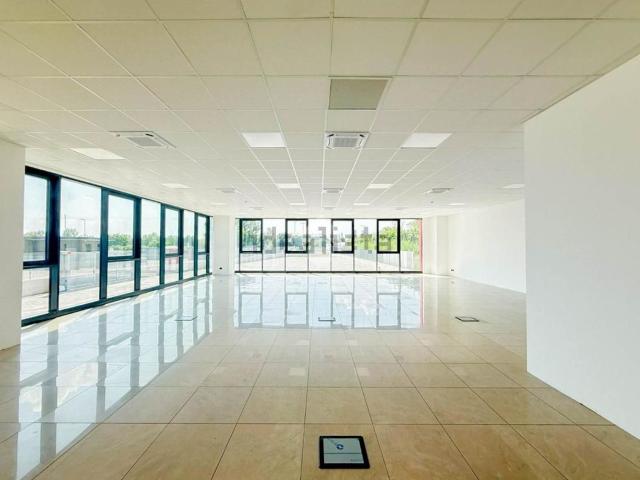 Capannone in affitto di 7370 m² in Via Tina Anselmi