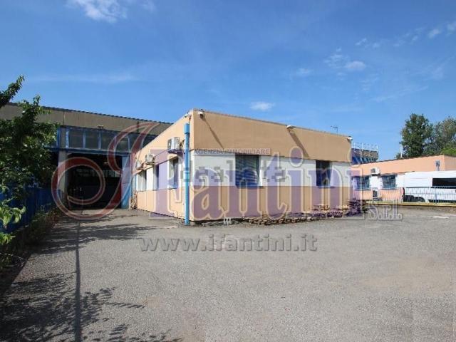 Capannone in affitto di 737 m² in Via Corrado Ropa, 1