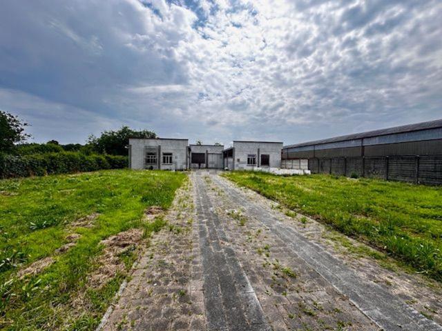 Capannone in affitto di 744 m² in Via Gionzana