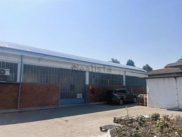 Capannone in affitto di 744 m² in Via Europa