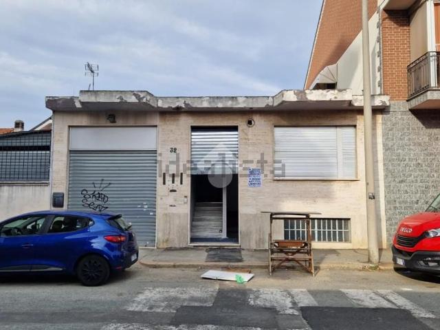 Capannone in affitto di 750 m² in Via Bard, 32