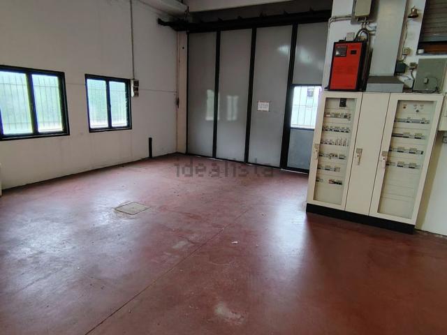 Capannone in affitto di 750 m² in Via degli Artigiani
