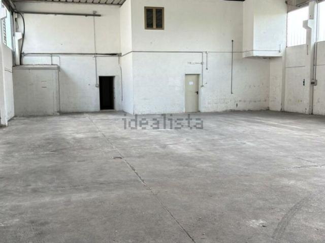 Capannone in affitto di 750 m² in Via Lungo Chiampo