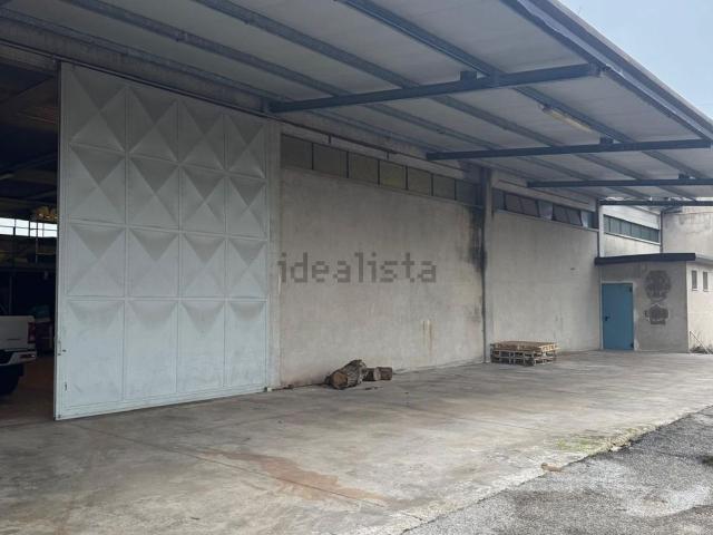 Capannone in affitto di 750 m² in Via Veneto, 110