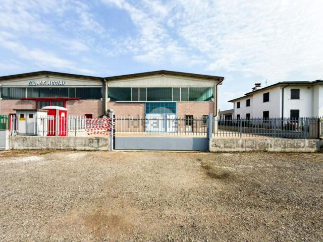 Capannone in affitto di 760 m² in Via Zerbino, 89