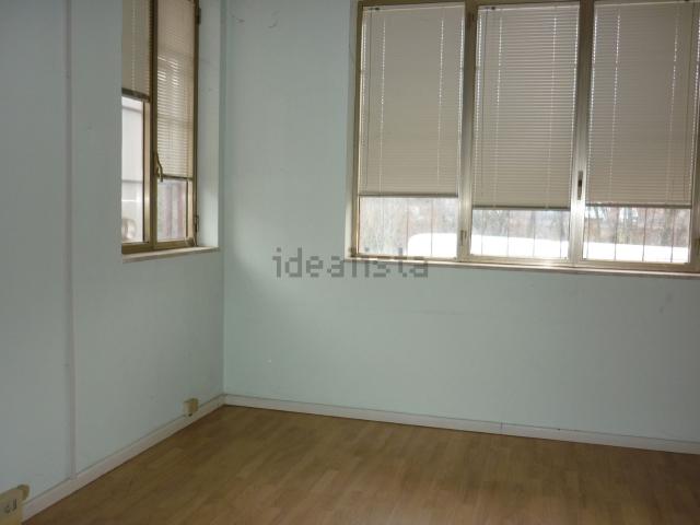 Capannone in affitto di 770 m²
