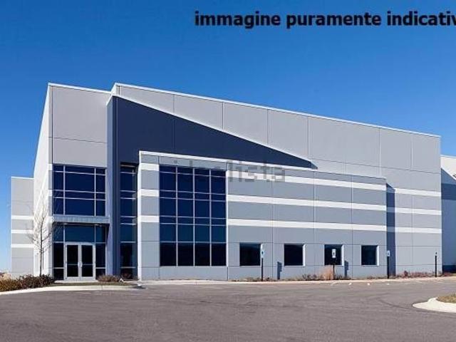 Capannone in affitto di 780 m² in Via Biella