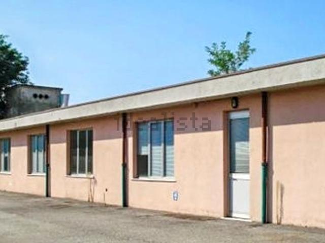 Capannone in affitto di 780 m² in Via Goffredo Mameli, 28