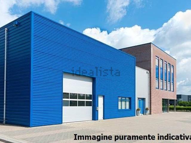 Capannone in affitto di 780 m² in Via Roma