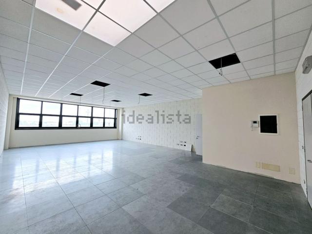 Capannone in affitto di 78 m² in Strada Regionale 10 Padana Inferiore
