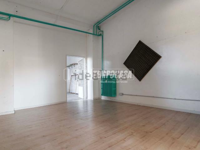 Capannone in affitto di 78 m² in Via Don Luigi Monza, 13